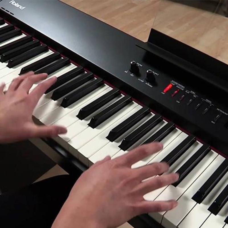 Roland FP-4F-BK/FP-50-BK