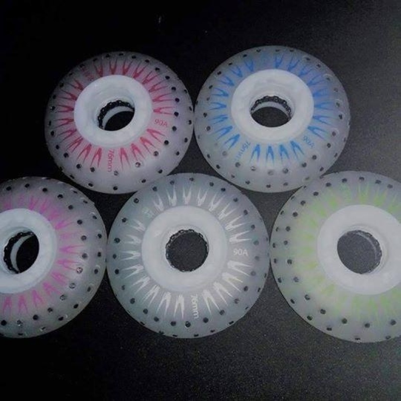 Mua Bộ 2 Bánh giày trượt patin có gắn đá lửa GC-0001