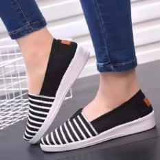 Giày lười slip on nữ kẻ ngang cá tính