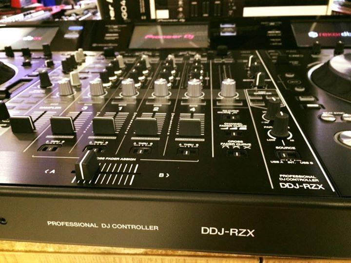 [HCM][Trả góp 0%]BÀN DJ Pioneer DDJ-RZX Rekordbox Video Controller