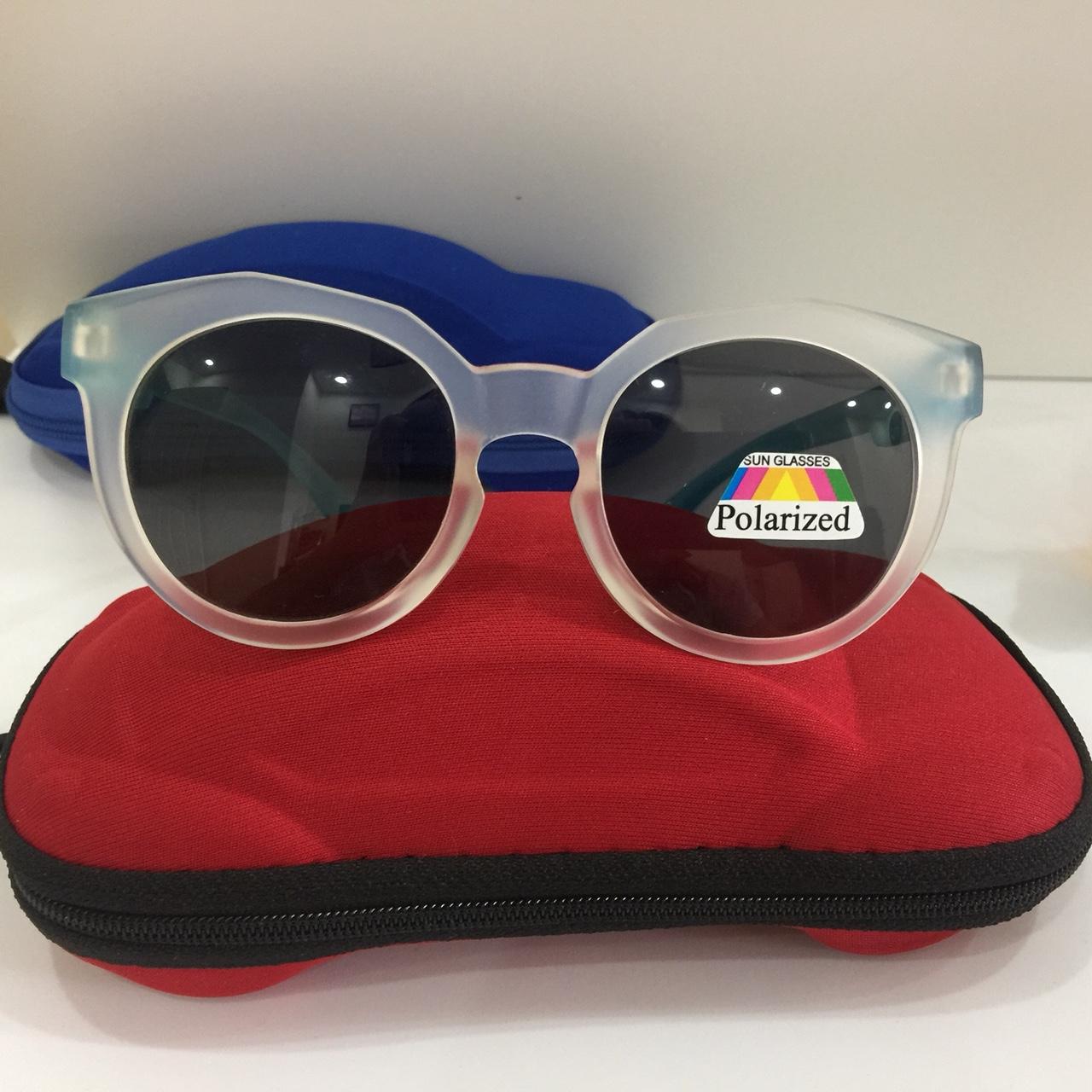 [SIÊU ĐÁNG YÊU] Bộ kính mắt dành cho trẻ em với mắt kính chống lóa và Tia UV bảo vệ...