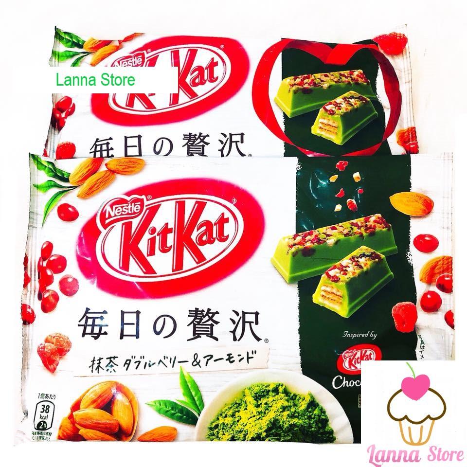 Bánh KitKat matcha berries hạnh nhân Nhật bản