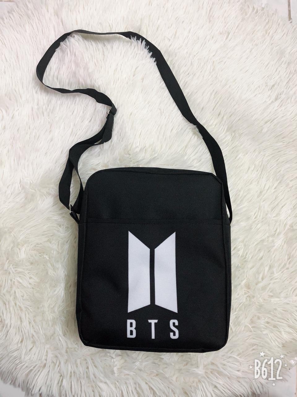 Túi đeo chéo nam nữ in logo BTS