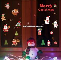 Decal trang trí tường Noel – Sóc và Chim cánh cục vui lễ giáng sinh