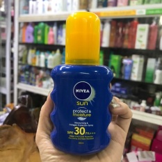 Xịt chống nắng bảo vệ và dưỡng ẩm Nivea SPF30 PA+++ (150ml)