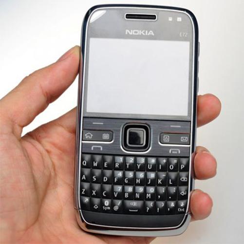 Điện thoại độc cổ NOKIA E72 qwerty cảm ứng kèm pin sạc