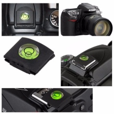 Nắp che chân đèn flash có hạt nước báo cân bằng máy để cho ra những bức hình chuẩn nét nhất CV91