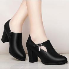 ( Bảo hành 12 tháng ) Giày boot thời trang nữ khoét hình bán nguyệt – Giày boot cao gót 7cm – Giày nữ mũi nhọn phối khóa thời trang – Linus LN1687