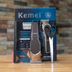 (ĐANG SALE-50%)Thế giới Tông đơ Cắt Tóc – Tông đơ,Tông Đơ Cắt Tóc Kemei KM-6370,Thiết kế máy có 4 lưỡi dao nhựa : 3mm, 6mm , 9mm , 12mm phù hợp cho từng loại tóc và kiểu bạn muốn cắt