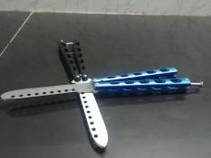 Balisong Tập quay cán đúc màu xanh