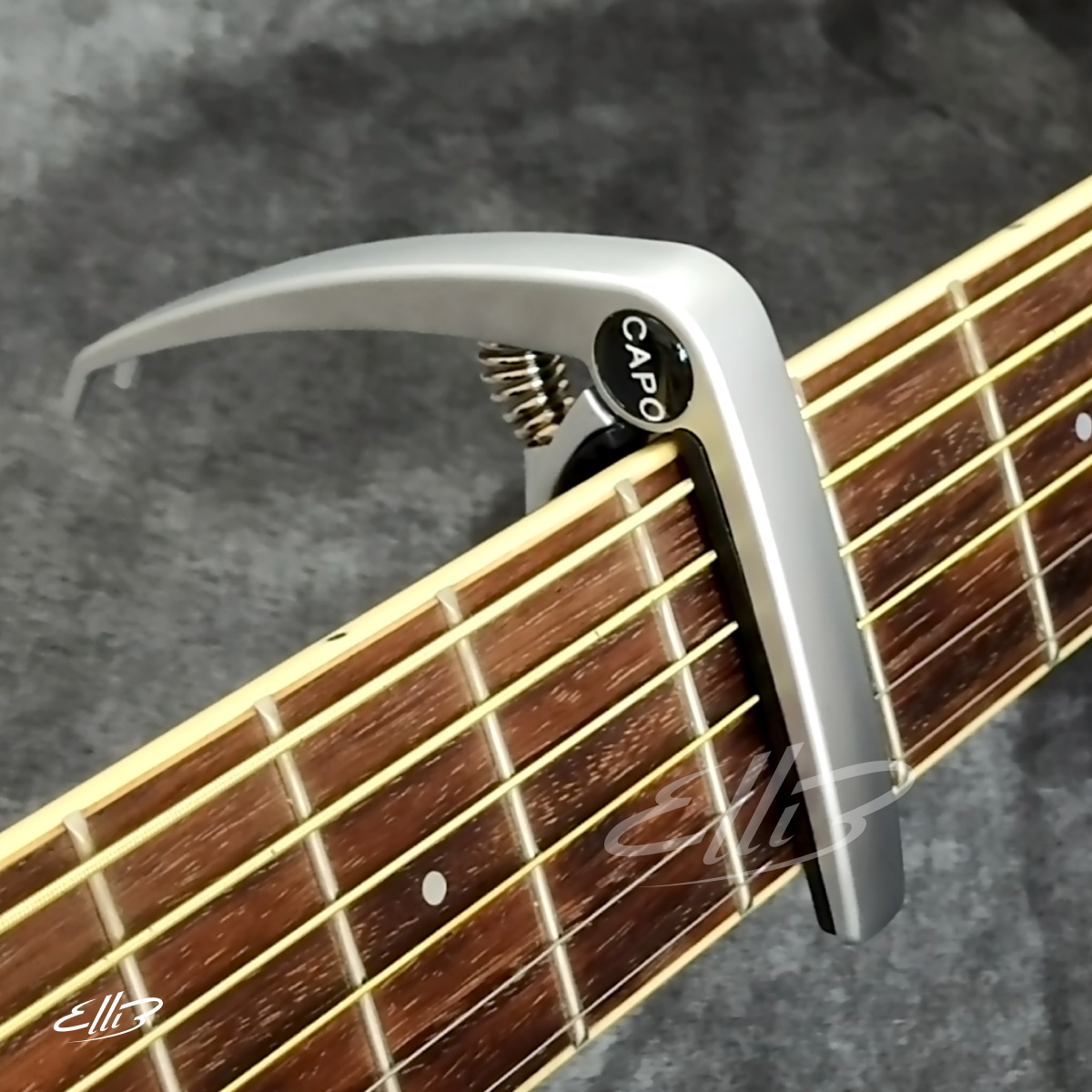 Capo Guitar cao cấp E202 (màu bạc - nhám) - kẹp tăng tông có kèm khoá mở chốt dây đàn