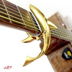 Capo Đàn Guitar Bằng Hợp Kim Kẽm hình dáng kiểu Cá Mập lớp mạ crom chống gỉ, bền bỉ và sang trọng