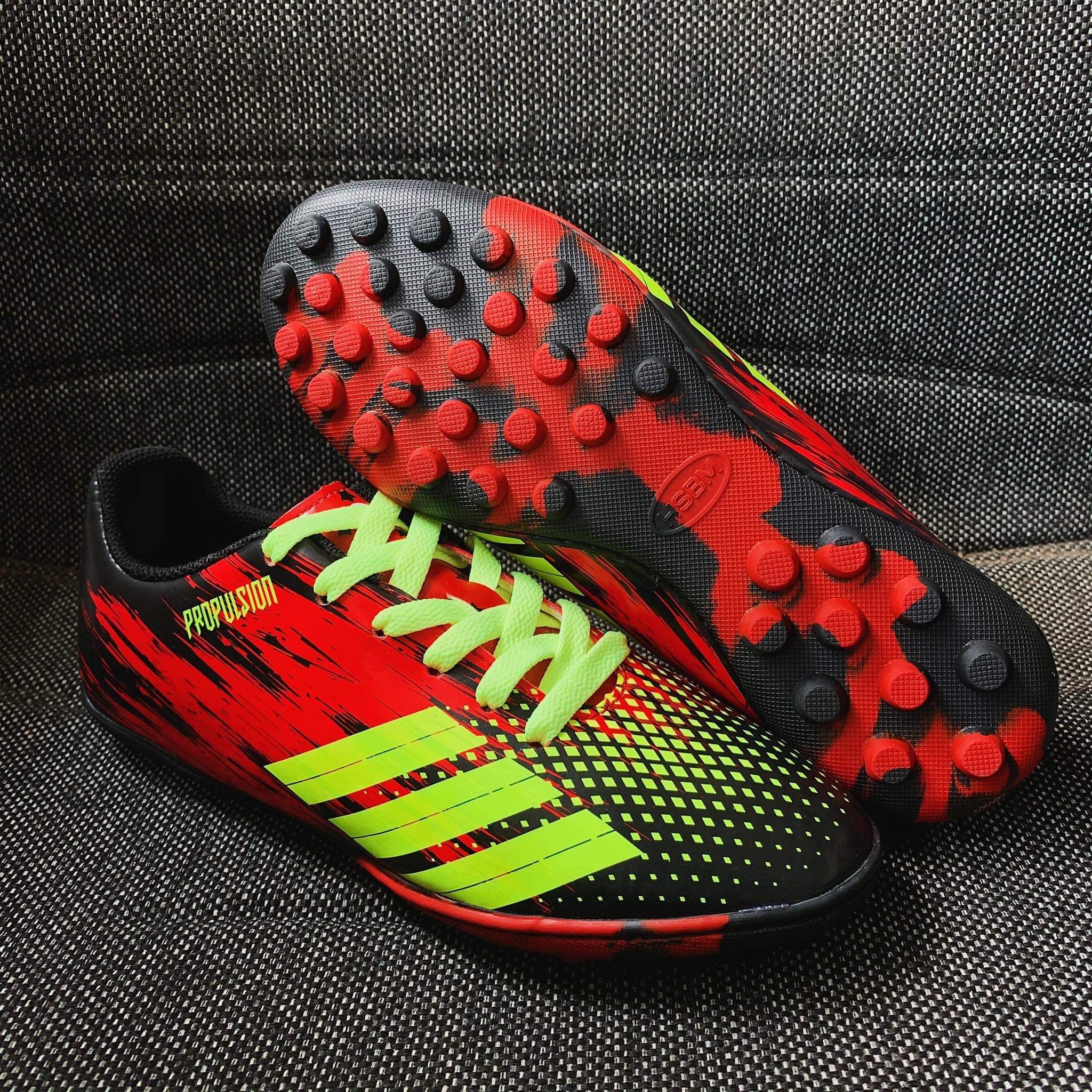 【Lincoln Sports】Giày bóng đá Adidas，Giày bóng đá/Giày đá banh/Giày adidas predator siêu đẹp
