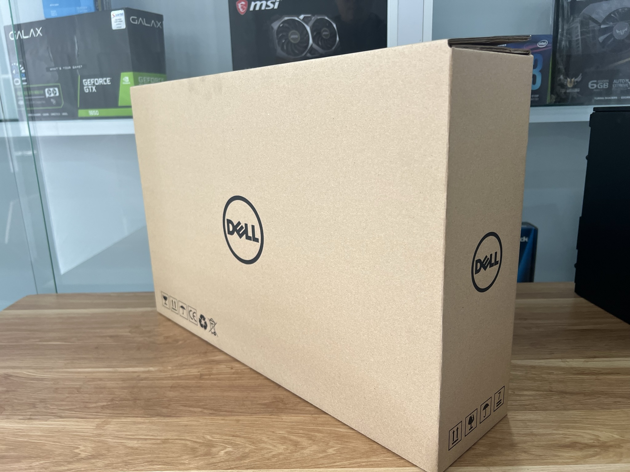 Màn hình máy tính 19 in Dell MỚI full box Bảo hành 12 tháng