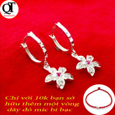 Bông tai bạc trẻ con Bạc Quang Thản thiết kế kiểu dáng dài treo bông hoa mai năm cánh nhị hoa gắn đá đỏ, phong cách thời trang phù hợp cho mọi lứa tuổi – QTBT37