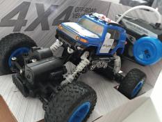 Xe điều khiển từ xa địa hình 2 cầu có đèn pha sáng, có pin sạc