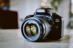 Máy ảnh Canon 3000D + Lens 18-55mm Chính hãng LBM – Mới 99%