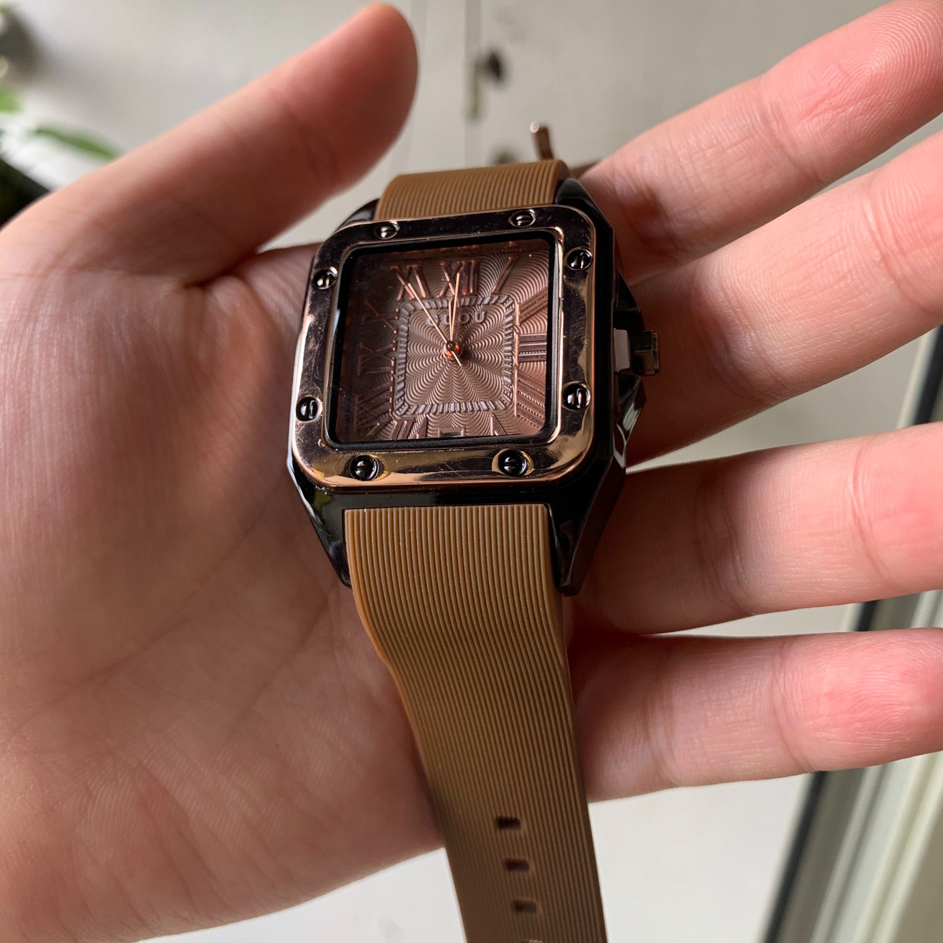 Đồng hồ nữ Gu phong cách,tinh tế, dây silicon chống nước chống phai màu kính saphire siêu bền