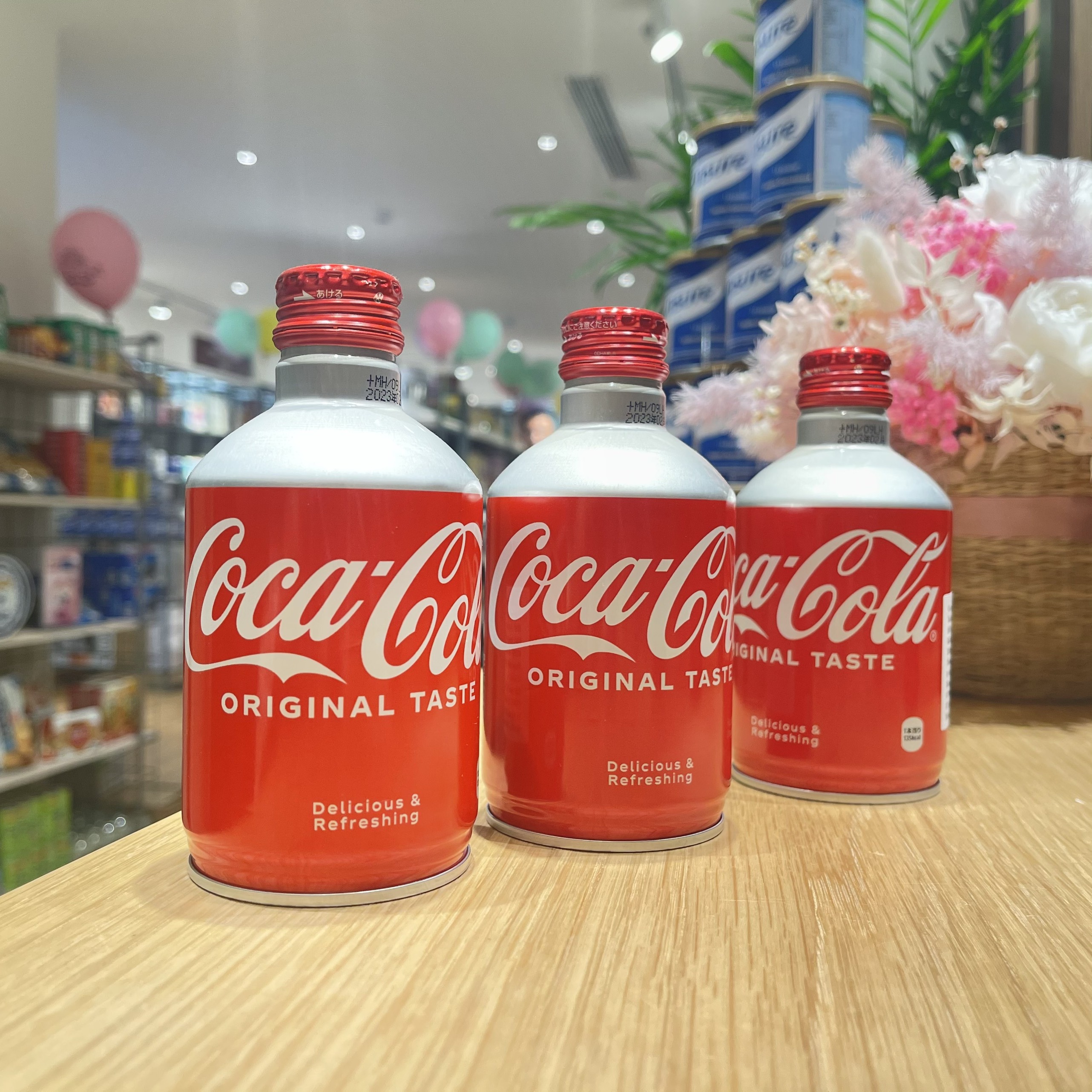Nước ngọt Coca Cola chai nhôm nắp vặn 300ml [ Made in Japan ]