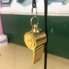 Còi đồng thể thao