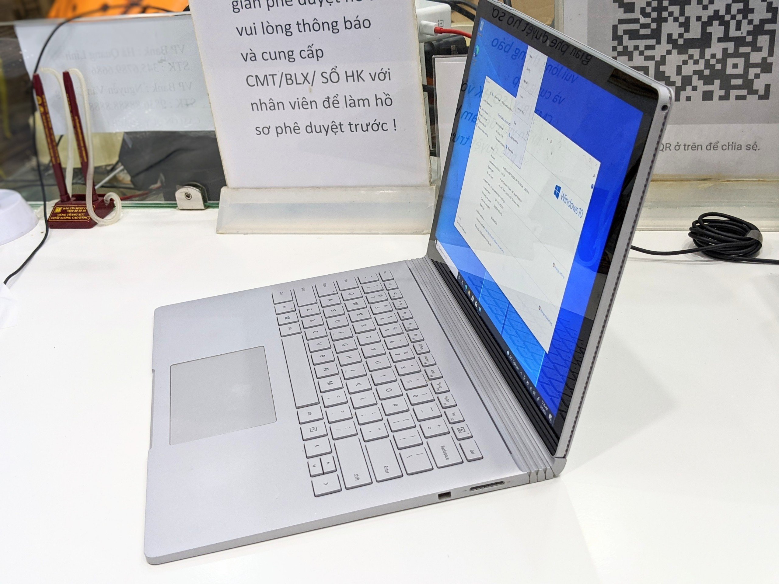 Máy tính bảng Microsoft Surface Book | i5/8GB/128GB, Window 10 Pro | Văn phòng - đồ họa nhanh mượt