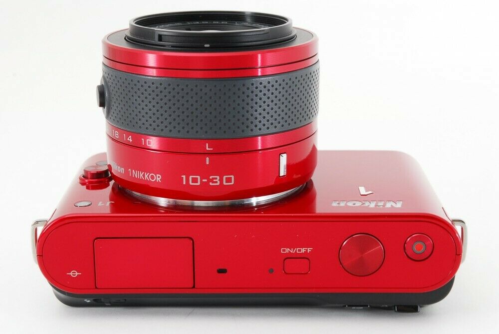 [HCM]Máy ảnh Nikon J1 + lens 10-30mm F3.5-5.6 Vr - Quay Full HD 60i - Đẹp 95%