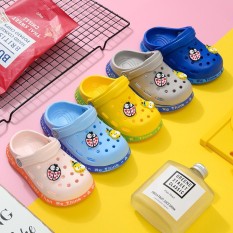 Dép Sục Cho Bé – Dép Cross Kèm Sticker Bé Trai Và Bé Gái – Dép Siêu Nhẹ Bé 1=5 Tuổi