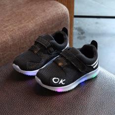 Báo Giá Giày thể thao siêu nhẹ cho bé – Size 26 đến 30 – chữ OK – đen – đèn led   Validep