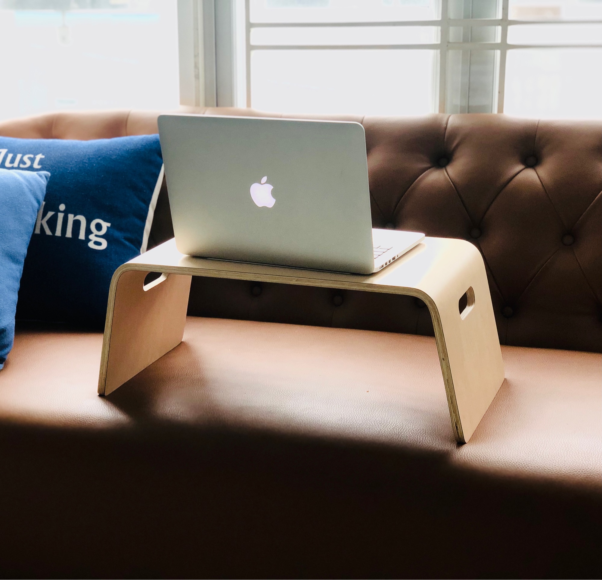 Bàn đa năng, Bàn giường, Bàn Laptop gỗ uốn cong PlyConcept ToMa Bed Tray - Laminate