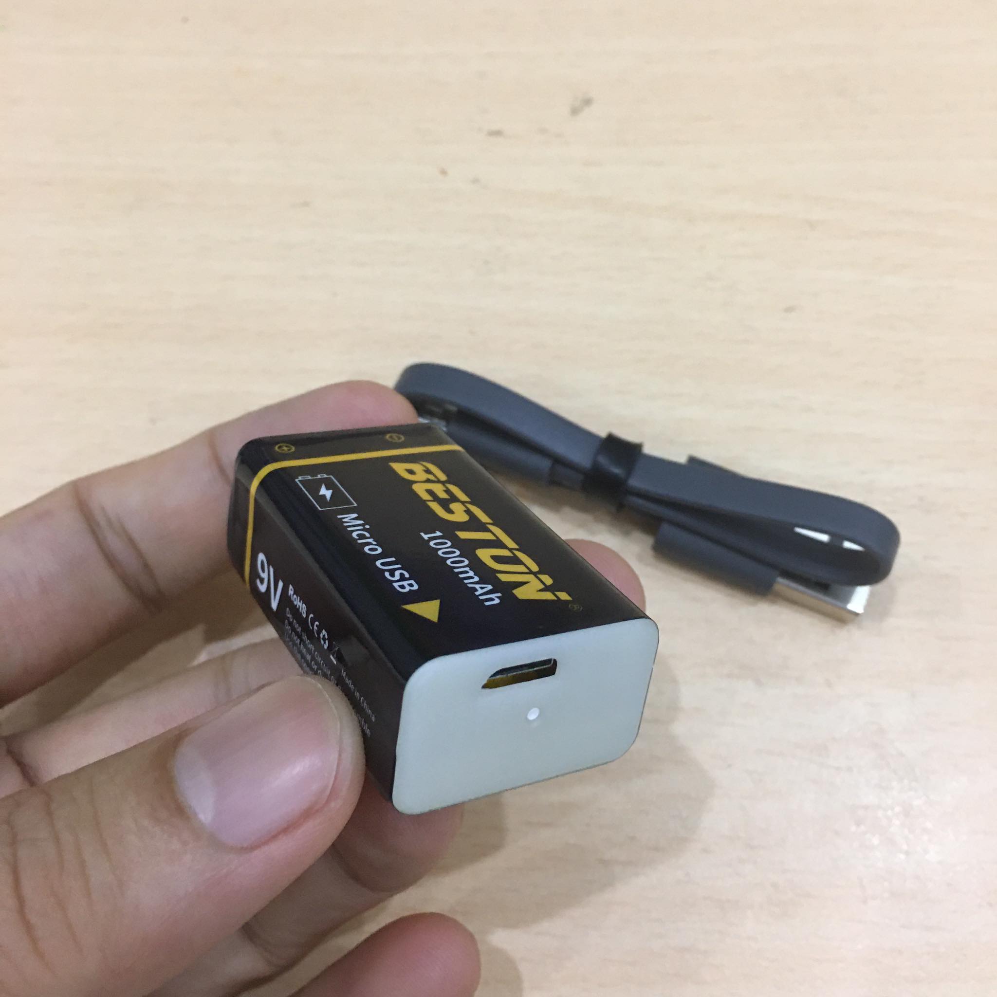 Pin sạc 9v Beston cao cấp dung lượng cao 1000mAh sạc trực tiếp bằng cáp micro USB