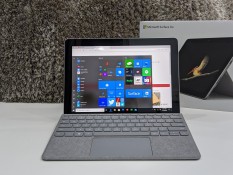 [Trả góp 0%]Microsoft Surface Go ram 8GB SSD 128GB 2 trong 1 kèm bàn phím và sạc chính hãng tại Playmobile