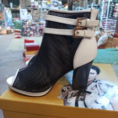 giày boot hè nữ 725 (ảnh shop tự chụp)