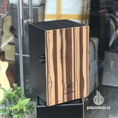 Trống cajon AB nâu sọc- Có tay chỉnh, tặng miếng lót chống ê mông- có kèm bao dù chống nước khi chọn mua trống + bao – Bảo hành 1 năm trống chính hãng