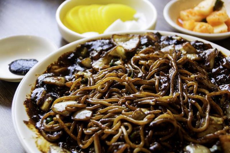 [ LỐC 5 GÓI] Mì tương đen dầu olive Samyang Hàn Quốc 140g - ĂN VẶT