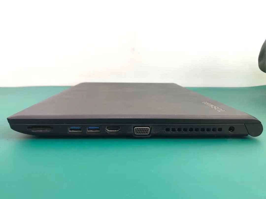 Laptop Toshiba Satellite B65/R Core i5-6200U, 8gb Ram, 256gb SSD, 15.6inch HD