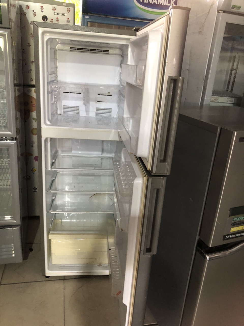 Tủ lạnh Sharp 241lit lạnh tốt đã qua sử dụng [lh 0769199696 chỉ giao kv hcm, vùng lân cận]