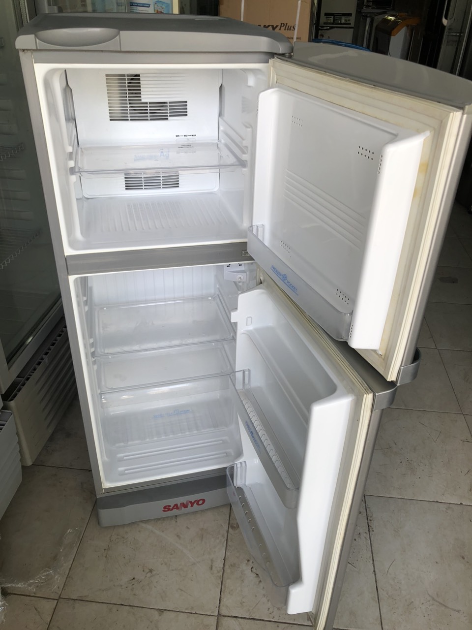 Tủ lạnh Sanyo 130lit rin đẹp đã qua sử dụng [lh 0769199696 chỉ giao kv hcm, vùng lân cận]