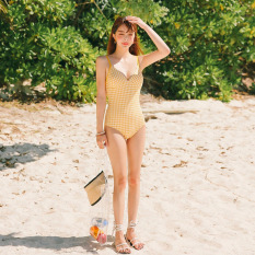 Áo tắm nữ kẻ sọc màu vàng trong bộ sưu tập đồ đi biển 2021 SPORTY sw2390