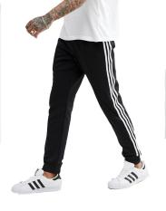 Quần jogger thể thao nam ba sọc trắng ống bó Gazita 111. Quần jogger nam mềm mịn, thấm hút mồ hôi, thoáng mát. Quần jogger thể thao nam thời trang Gazita hàng Việt Nam chất lượng cao