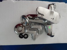 Củ sen tắm nóng lạnh Irico cao cấp kèm chân sen mã ST 4001