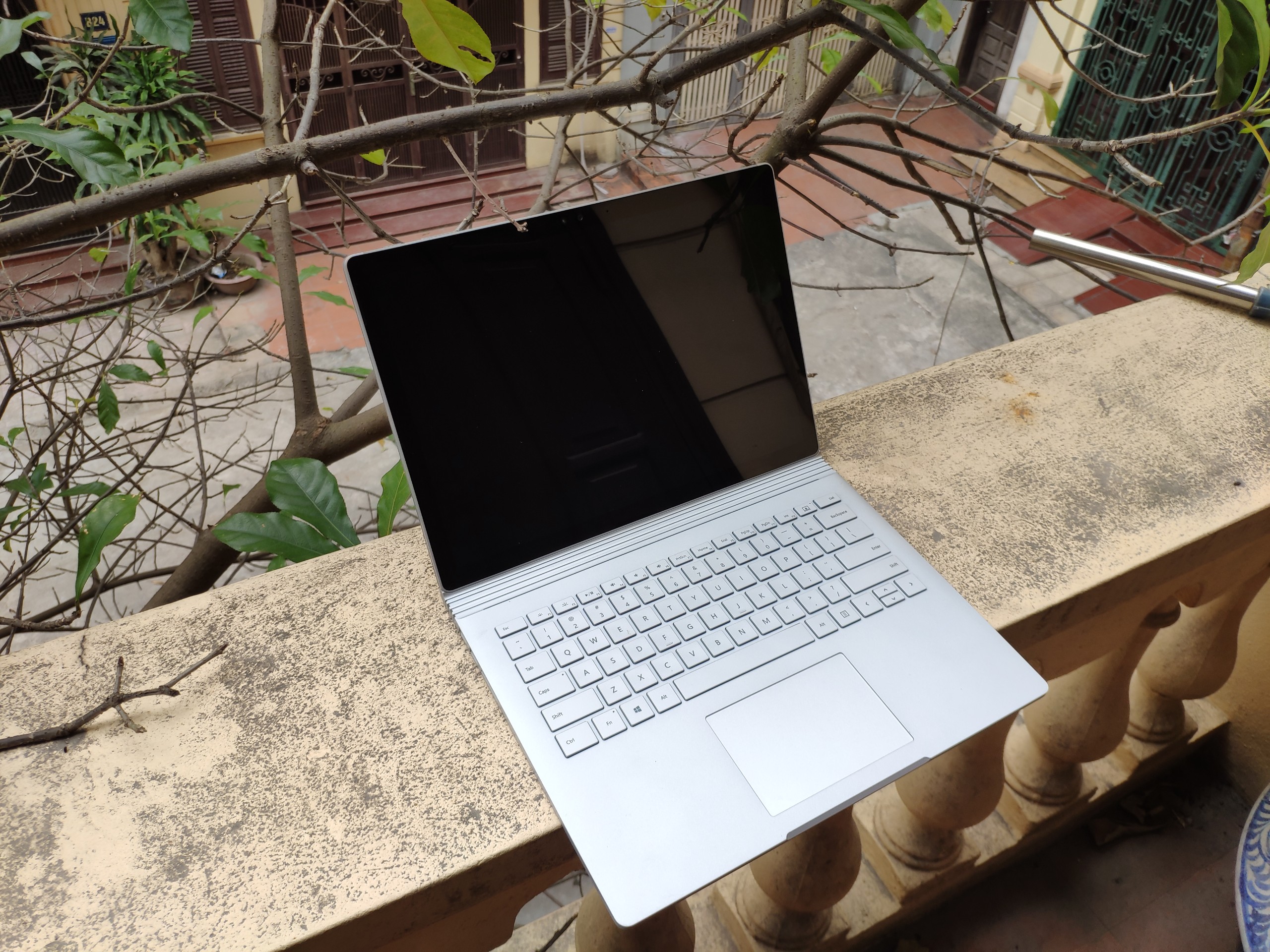 Surface Book 1 core i5-6300U, Ram 8GB, Ổ cứng 256Gb SSD, Nvidia Geforce 940M, màn 13.5 inch cảm ứng -...
