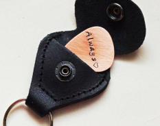 MÓC KHÓA CÓ NGĂN ĐỰNG PICK GÃY (TẶNG KÈM PICK)