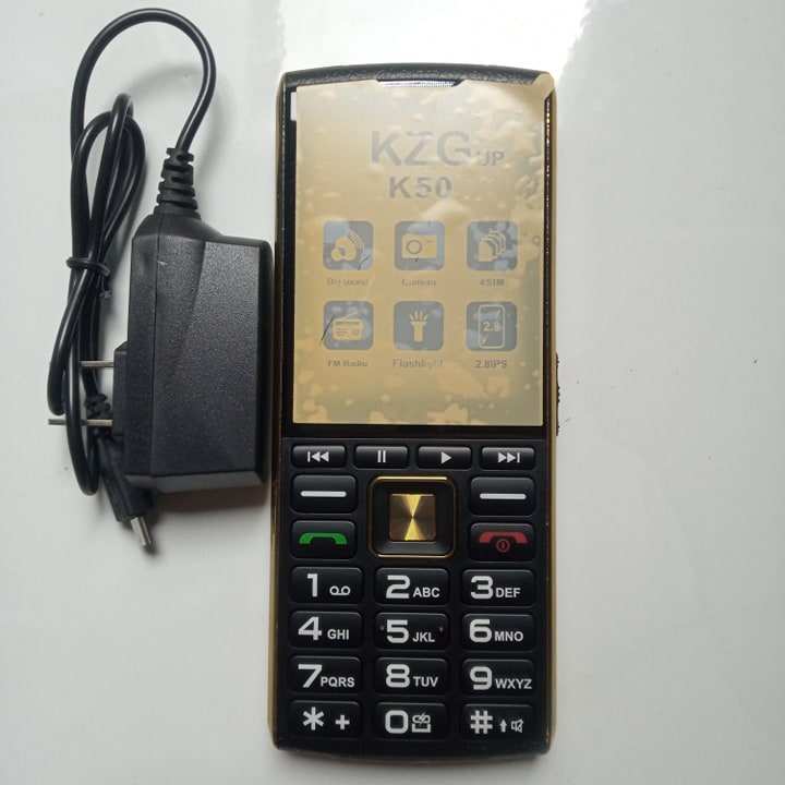 Điện thoại K5 4 sim pin khủng giá rẻ -Fm không cần tai nghe - bàn phím to - đèn...