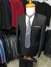 [HCM]Bộ vest nam màu đen kiểu 2 nút form suông chất vải poly mềm mịn (áo + quần + cà vạt + kẹp)