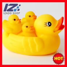 Đàn vịt 1 mẹ 3 con thả bồn tắm cho bé