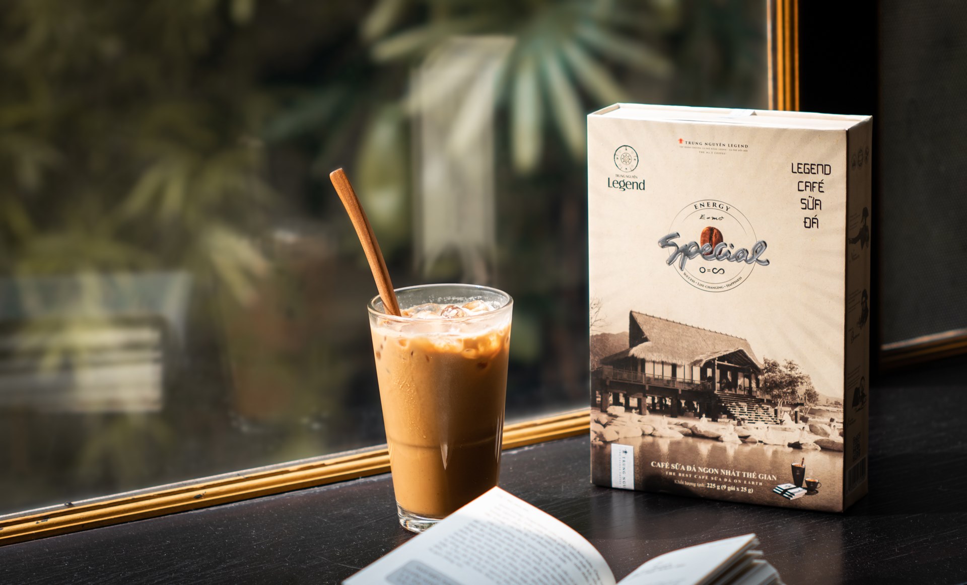 Cà phê hòa tan Trung Nguyên Legend Cà phê sữa đá - Hộp 9 gói