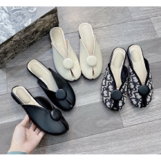 Giày Sục Cánh Bướm Hở Mũi Phối Khuy Tròn Siêu Xinh