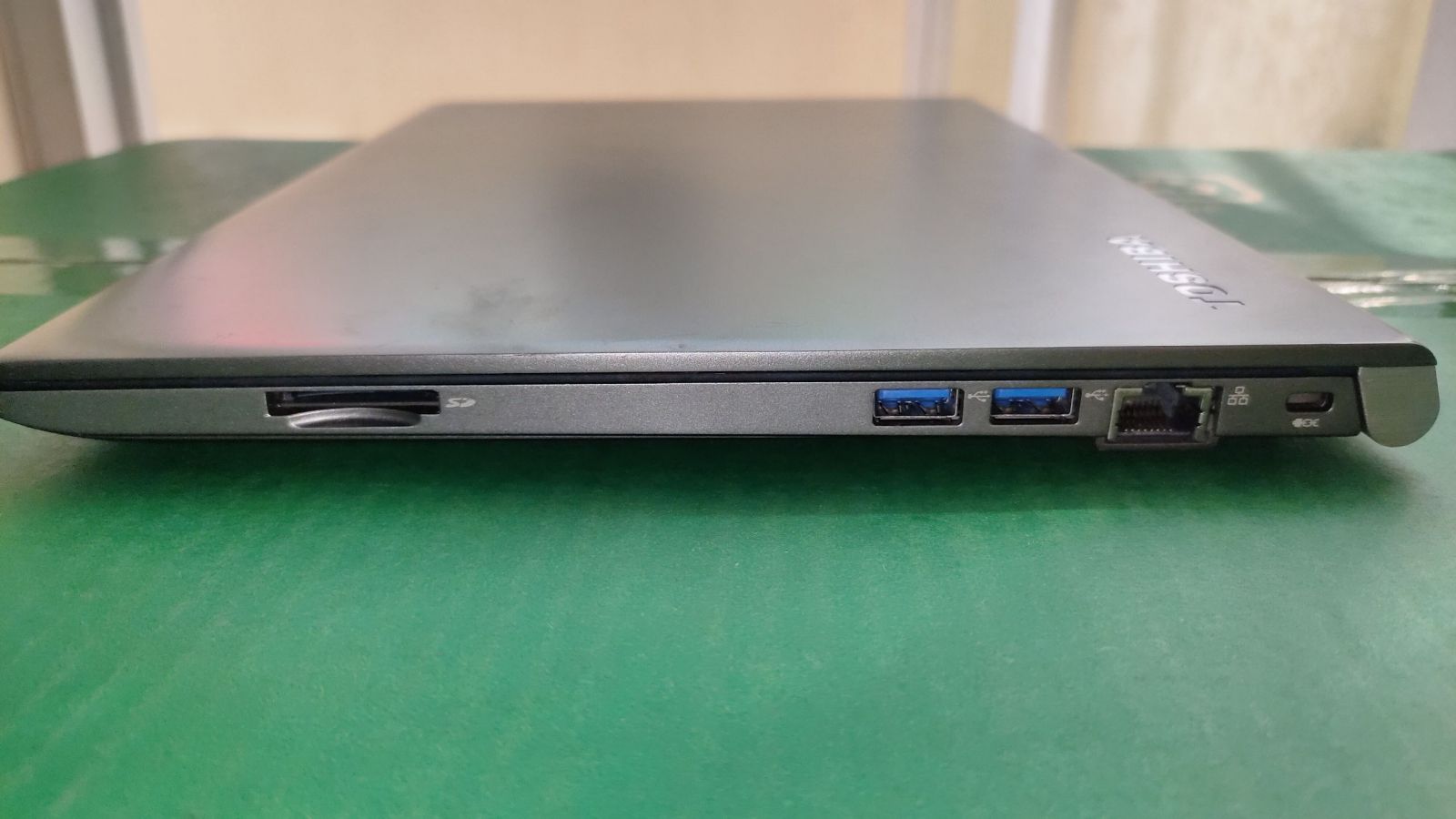 Laptop xách tay Toshiba Dynabook R63/D i5 6200U (Nhật, 2nd)