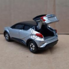 Xe mô hình Tomica – Xe Toyota C-HR màu bạc mở được cốp sau