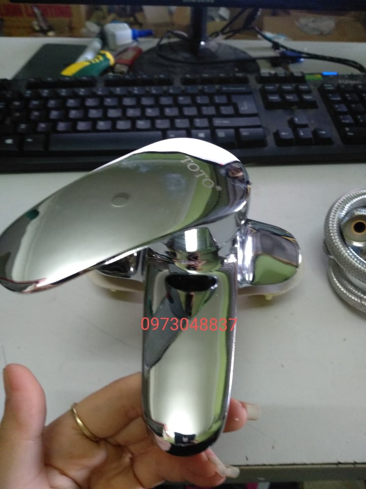 Vòi chậu rửa mặt nóng lạnh To To kèm dây cấp